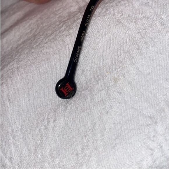 Carolina Herrera NWOT Aviator Sunglasses 64MM
Good Frames - Picture 9 of 9